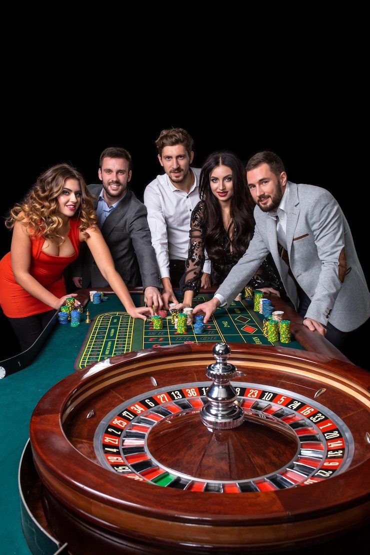 dewa4ku multilingual dealer at roulette table